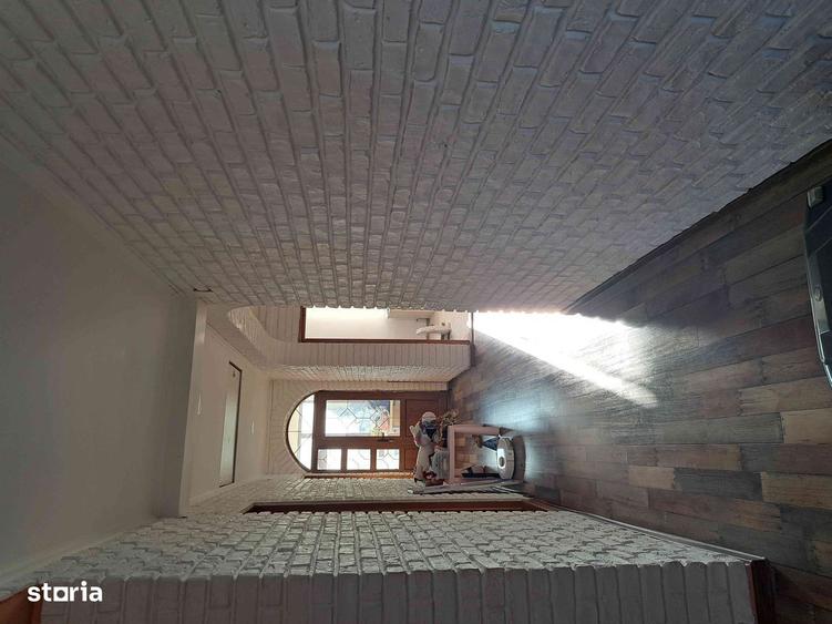 Casă cu 6 camere cu Teren 1500 Mp în Braniștea