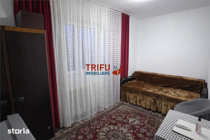 Apartament cu 4 camere semidecomandat în Cetate