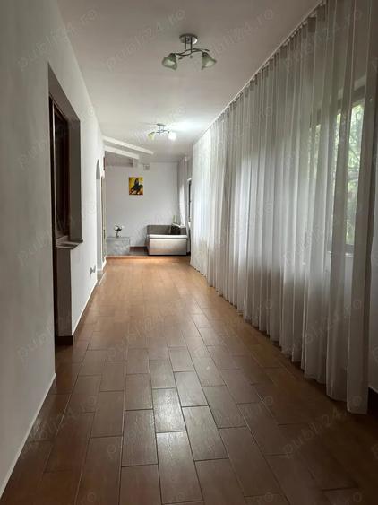 Casă cu 6 camere cu Teren 1147 Mp în Dumbrăvița