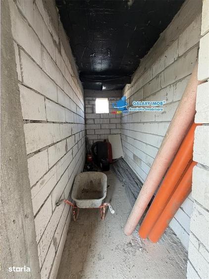 Casă cu 8 camere cu Teren 500 Mp în Clinceni