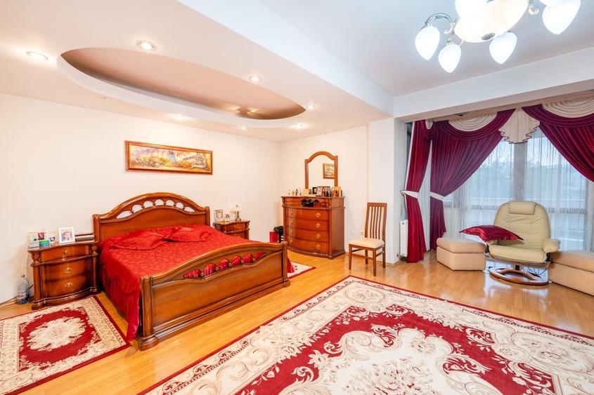 Casă individuală cu 20 camere cu Piscina în Ultracentral