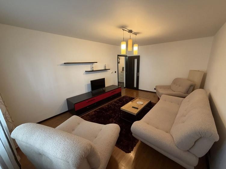 Apartament cu 3 camere decomandat, mobilat în Calarași 4
