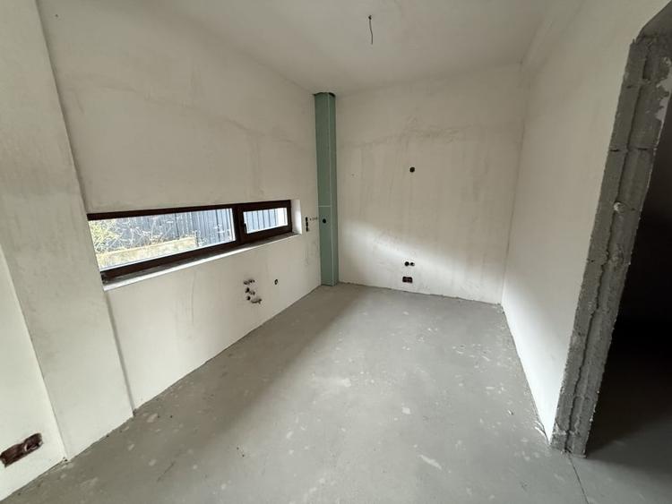 Duplex cu 3 camere cu Canalizare în Iris