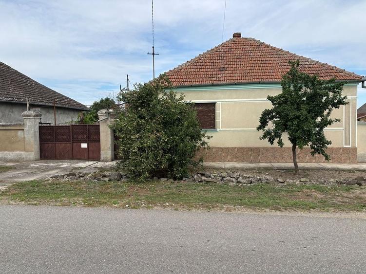 Casă cu 4 camere cu Teren 512 Mp în Central