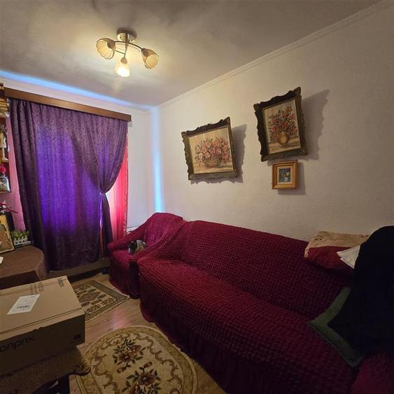 Apartament cu 3 camere semidecomandat în Alexandru cel Bun