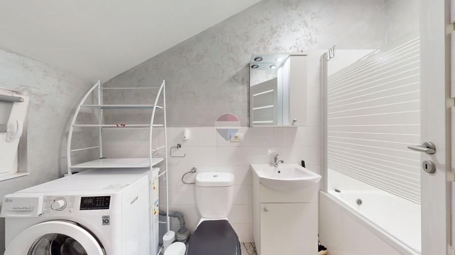 Casă individuală cu 9 camere cu Piscina în Bran