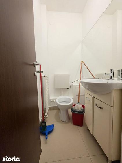 Apartament cu 3 camere, mobilat în Văcăresti