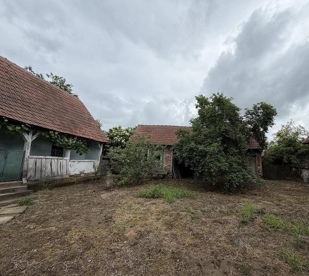 Casă cu Teren 4083 Mp în Chizătău