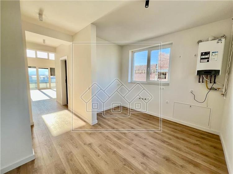 Penthouse cu 2 camere semidecomandat în Exterior Vest