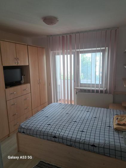 Apartament cu 3 camere decomandat în Ștefan cel Mare