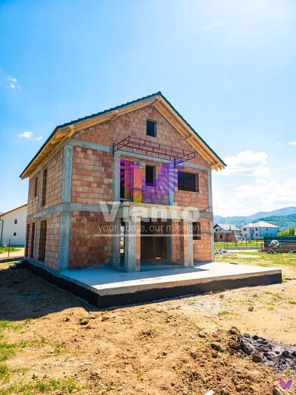 Casă individuală cu 4 camere cu Canalizare în Exterior Sud