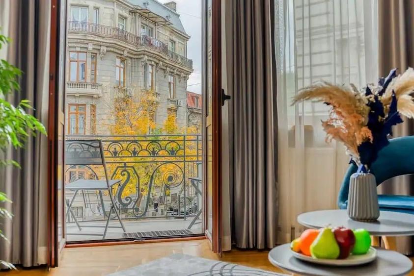 Apartament cu 3 camere decomandat, mobilat în Universitate
