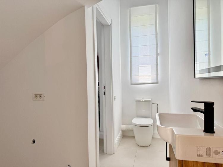 Casă individuală cu 8 camere cu Canalizare în Corbeanca