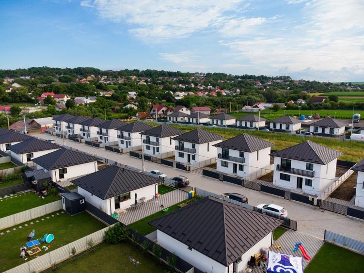 Casă cu 4 camere în Șcheia