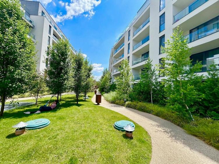 Apartament cu 4 camere decomandat în Băneasa
