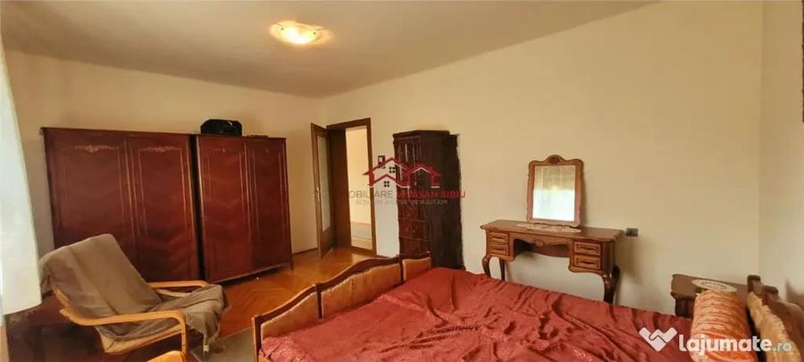 Casă cu 5 camere cu Teren 705 Mp în Central