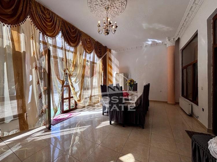 Apartament cu 5 camere semidecomandat în Central