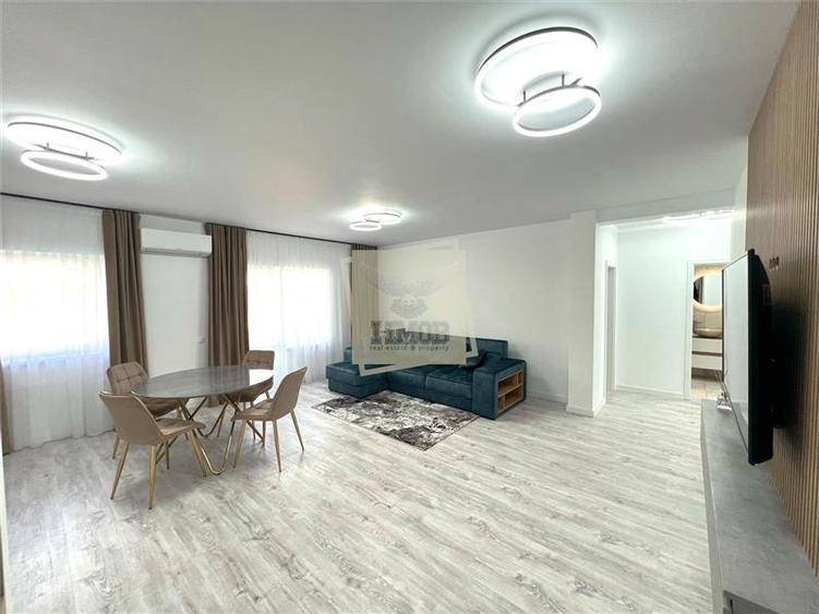 Apartament cu 3 camere semidecomandat în Exterior Est