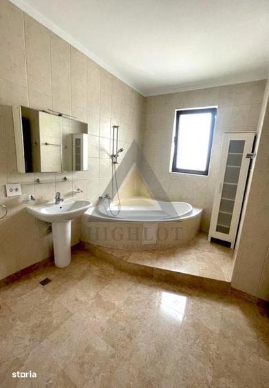 Apartament cu 4 camere în Arcul de Triumf