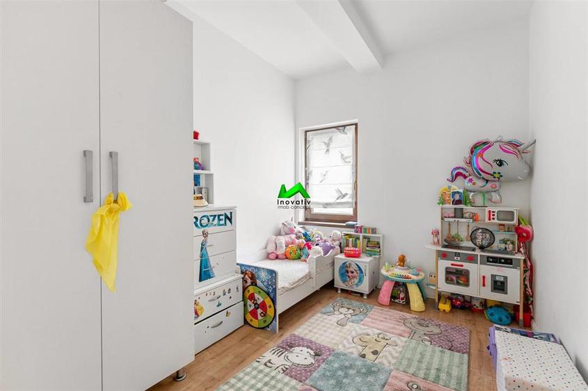Casă individuală cu 6 camere cu Teren 1000 Mp în Exterior Est
