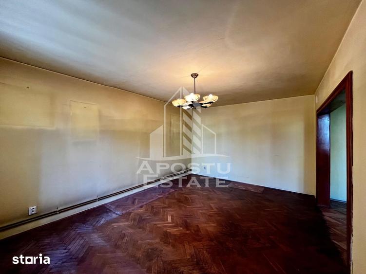 Apartament cu 4 camere semidecomandat în Take Ionescu