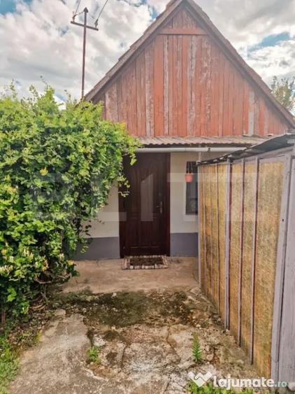 Casă cu 2 camere cu Teren 8290 Mp în Iclod