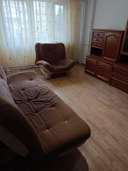 Apartament cu 3 camere decomandat, mobilat în Central