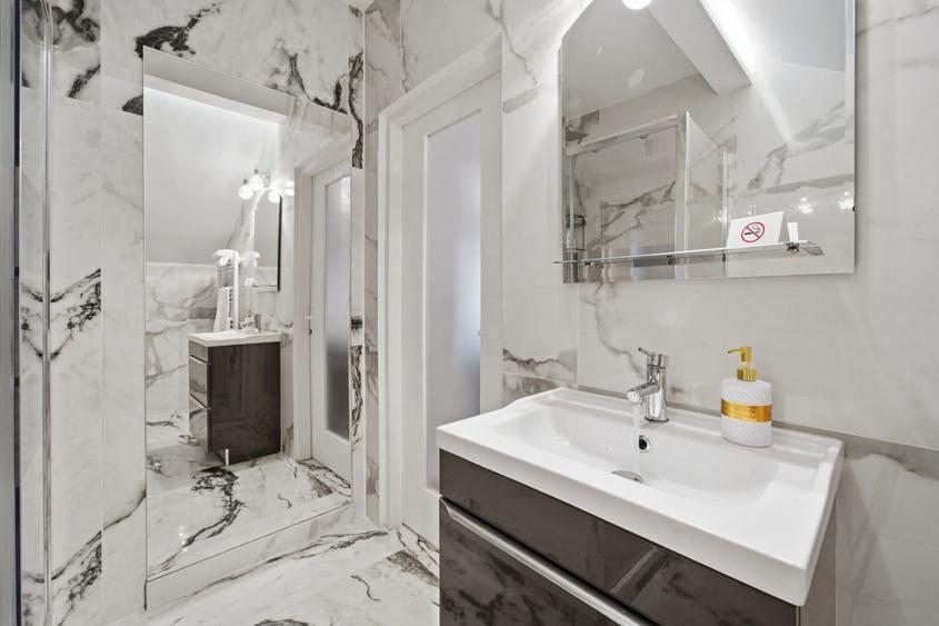 Apartament cu 4 camere decomandat în 6 Vânători