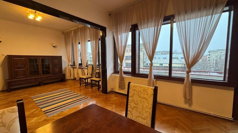 Apartament cu 4 camere decomandat în Dacia