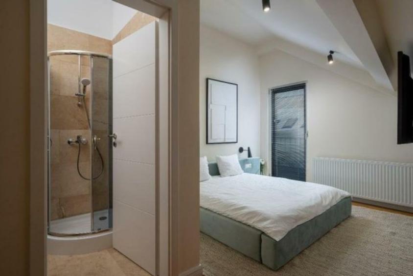 Apartament cu 4 camere decomandat în Dacia