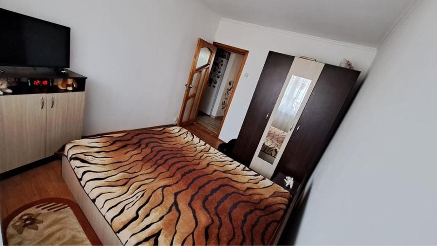Apartament cu 3 camere decomandat în Crihala