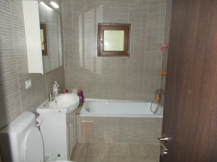 Casă individuală cu 5 camere cu Teren 780 Mp în Peciu Nou
