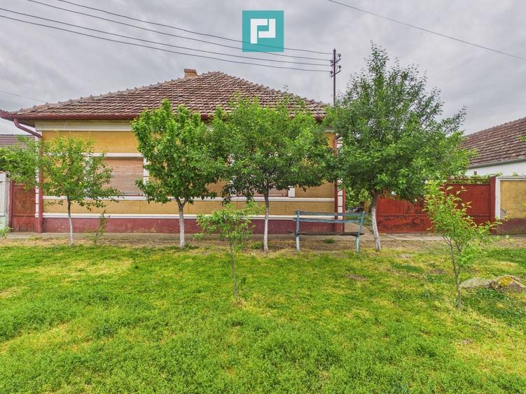 Casă individuală cu 5 camere cu Canalizare în Semlac