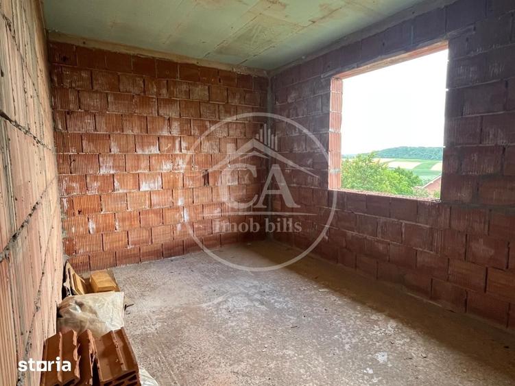 Casă cu 4 camere decomandat cu Teren 2776 Mp în Vadu Crișului