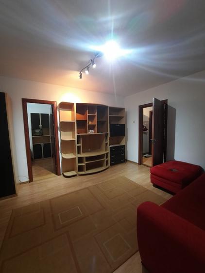 Apartament cu 3 camere decomandat în Tudor