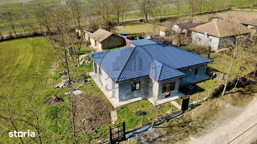 Casă cu 4 camere cu Teren 2561 Mp în Cobadin