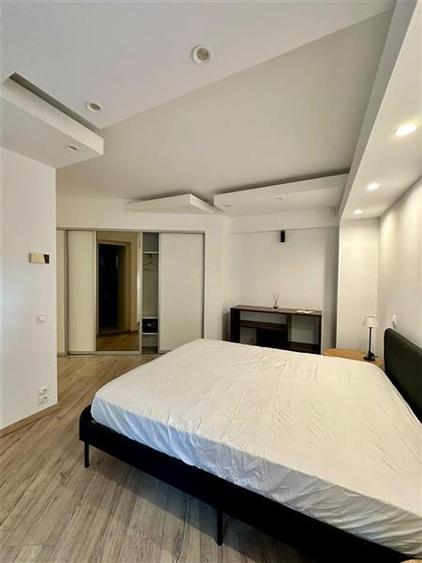 Apartament cu 4 camere decomandat, mobilat în Herăstrău