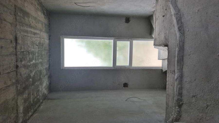 Casă cu Teren 4672 Mp în Central