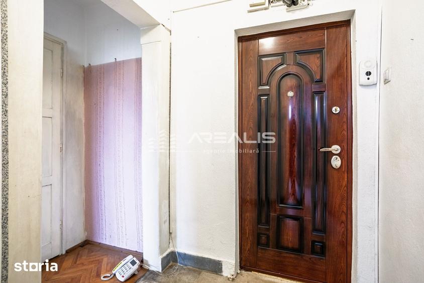 Apartament cu 3 camere semidecomandat în Aurel Vlaicu
