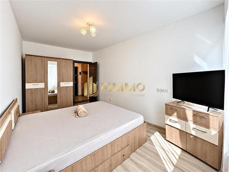 Apartament cu 3 camere decomandat, mobilat în Est