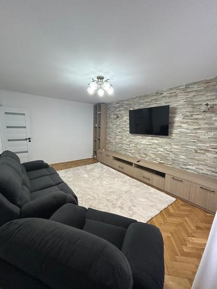 Apartament cu 3 camere în Tomis III