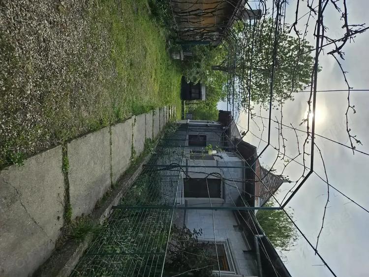 Casă cu 4 camere cu Teren 1000 Mp în Odobești