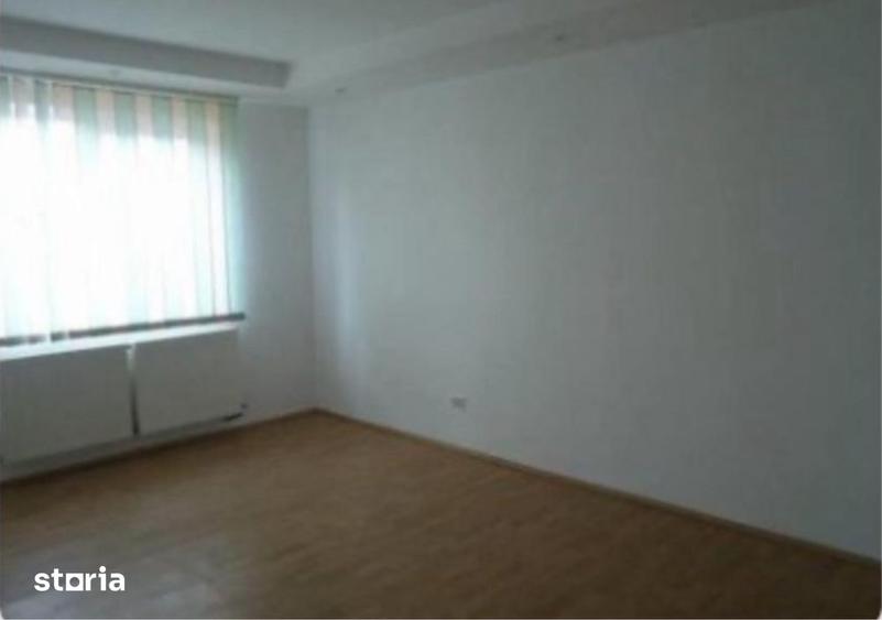 Casă cu 7 camere cu Teren 250 Mp în Vitan