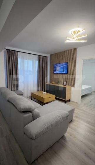 Apartament cu 3 camere decomandat, mobilat în Exterior Vest