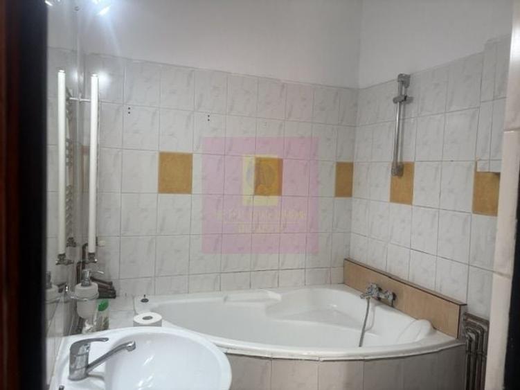 Apartament cu 3 camere semidecomandat în Cotroceni