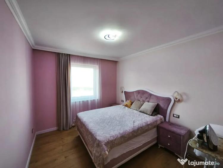 Casă cu 5 camere cu Teren 2000 Mp în Volovăț