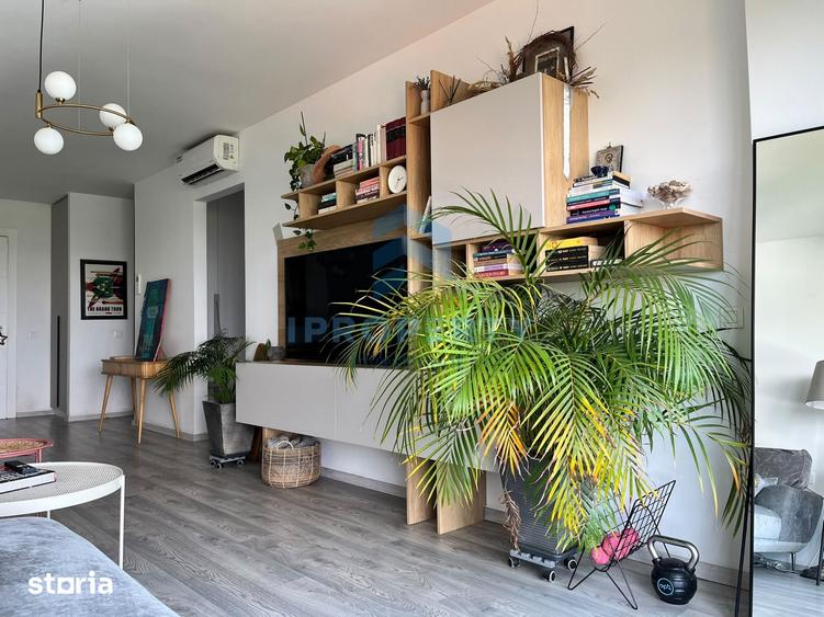 Apartament cu 2 camere semidecomandat, mobilat în Tei