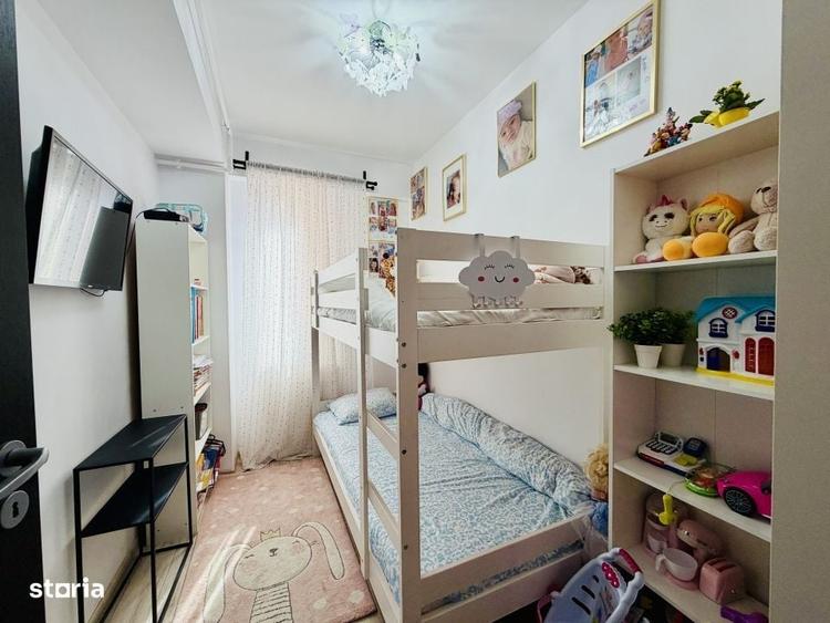 Apartament cu 3 camere decomandat în Roșu