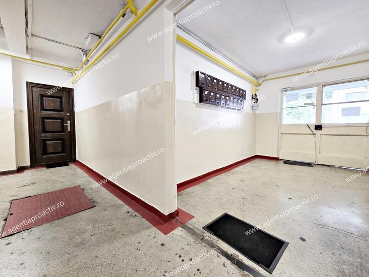 Apartament cu 3 camere decomandat în Micro 17