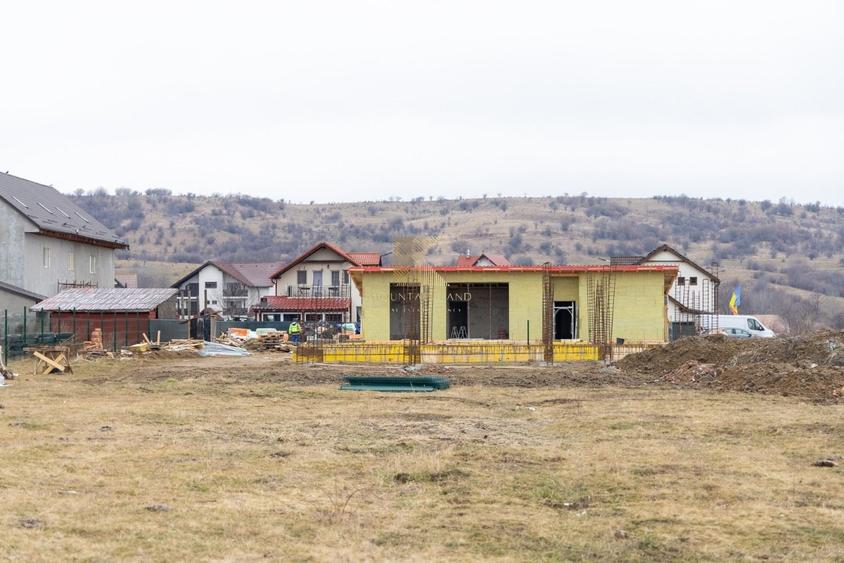 Casă individuală cu 4 camere cu Canalizare în Tohanu Nou